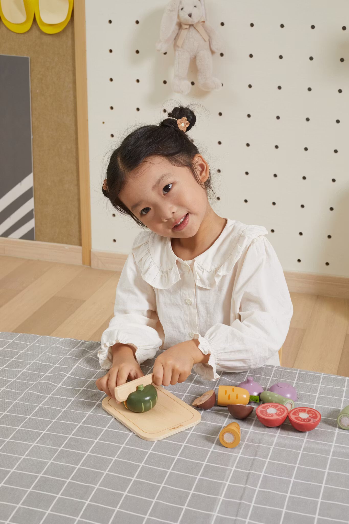 Grönsaker i trä att skära