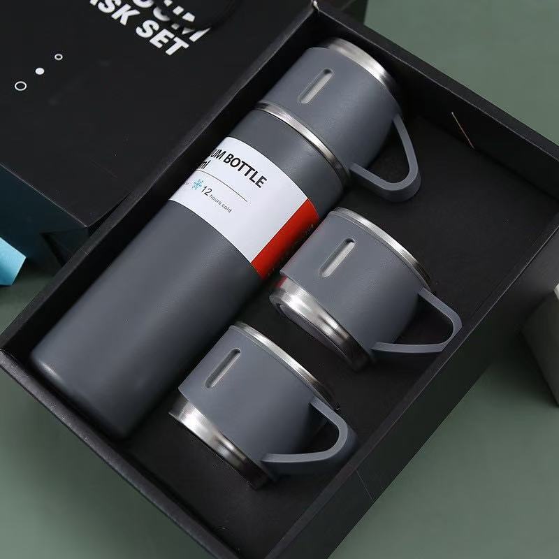 Rostfri Vattenflaska med 3 Muggar – Isolerad Termos med Handtag & Läckagesäkert Lock (500 ml)